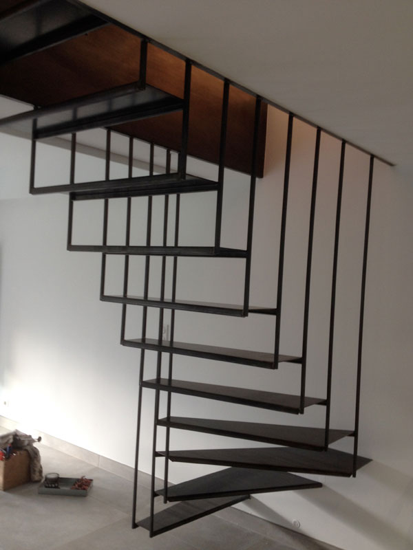 Escalier suspendu